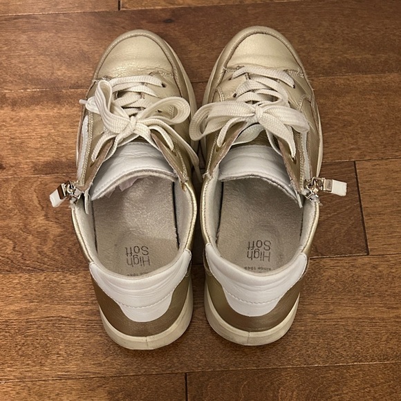HOST PICK!  🎉Ara Gold High Soft Women's Side Zip Sneakers, size 7 - Picture 4 of 6
